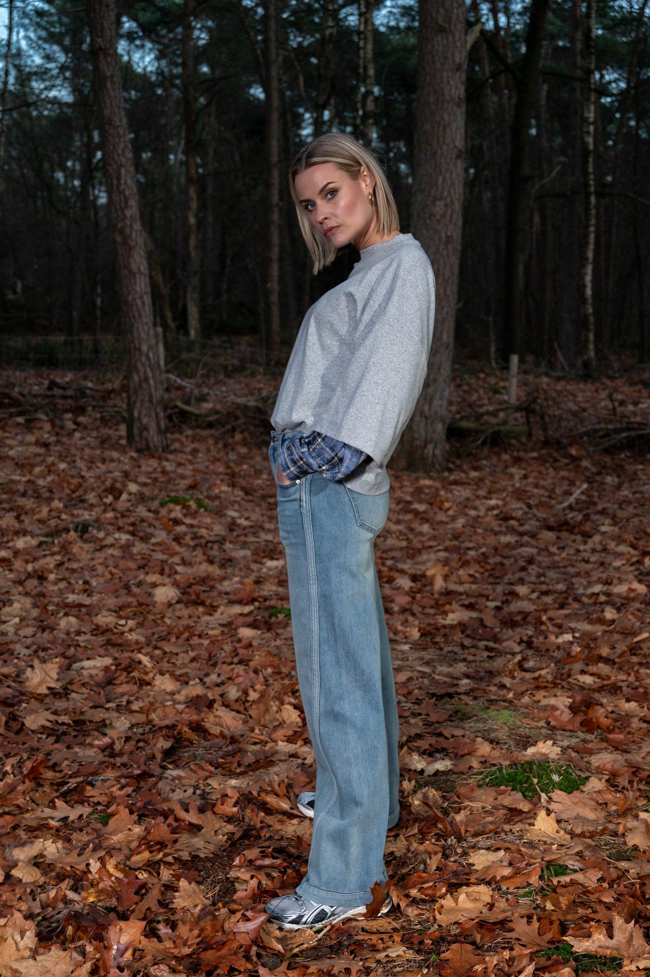 zijkant washed blue lisboa jeans waarbij de schuine streep goed zichtbaar is 