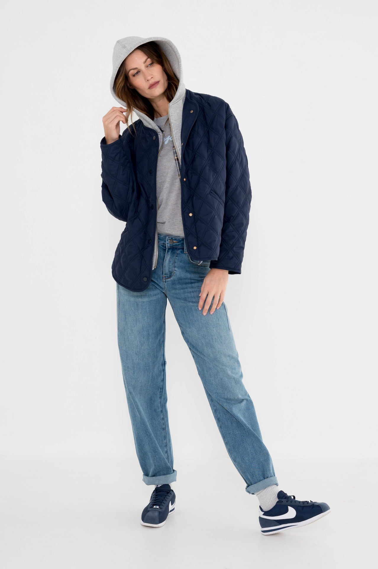 denim barrel jeans met stoere herfstjas