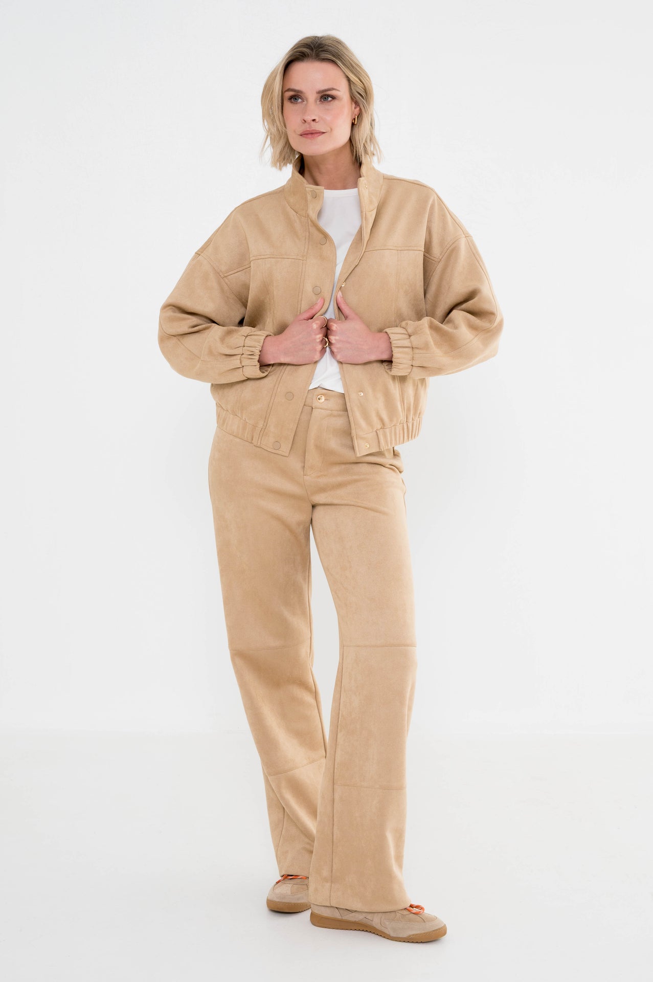 complete outfit suèdelook jasje met bijpassende broek