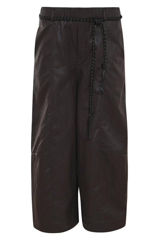 fanano bruin leatherlook wijde broek met gevlochten ceintuur in dezelfde kleur