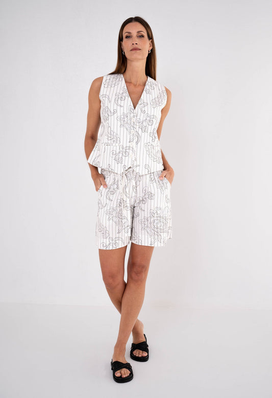 complete zomer outfit dames met paisleyprint en subtiele streep