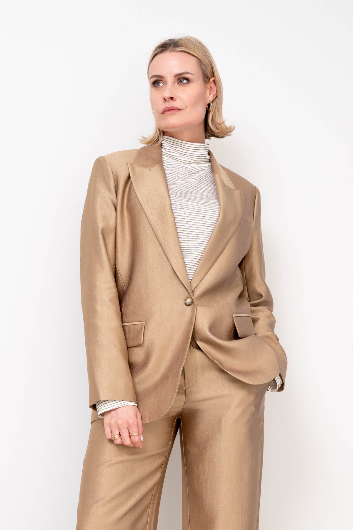 Gouden blazer Zora