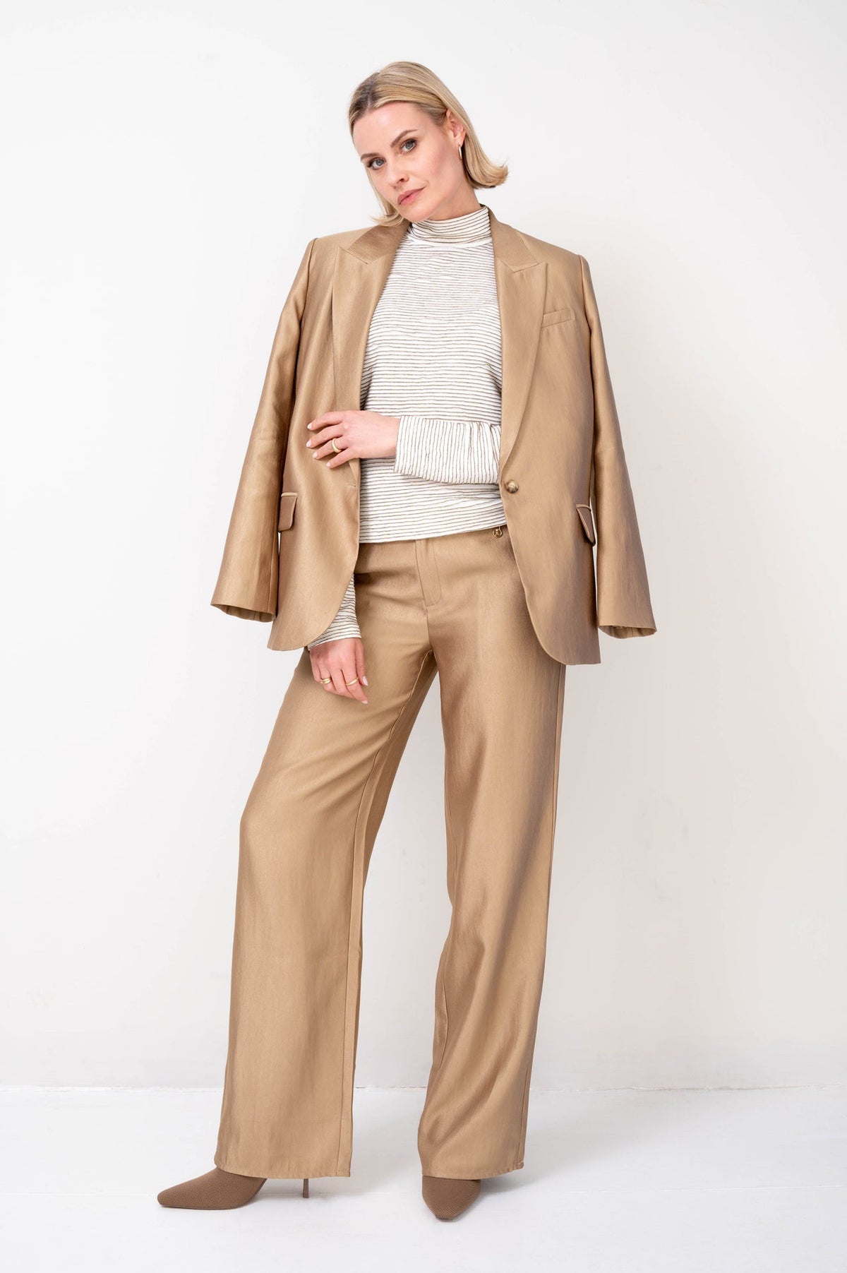 Gouden blazer Zora